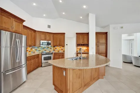 2863 E Abiaca Circle Davie FL 33328