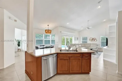 2863 E Abiaca Circle Davie FL 33328