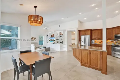2863 E Abiaca Circle Davie FL 33328