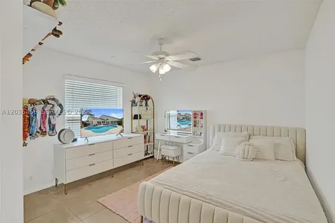 2863 E Abiaca Circle Davie FL 33328