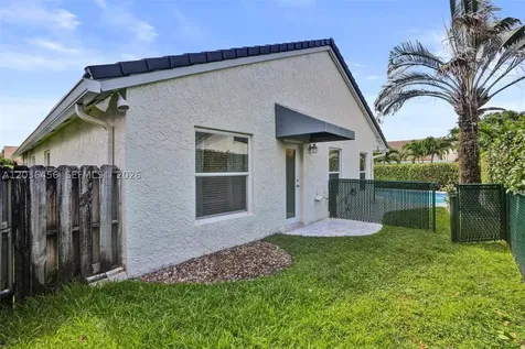 2863 E Abiaca Circle Davie FL 33328