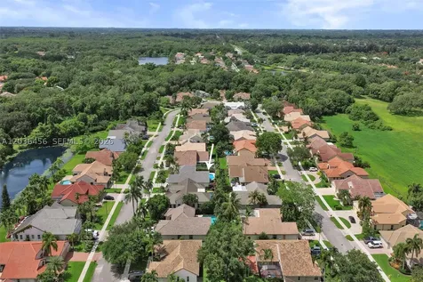 2863 E Abiaca Circle Davie FL 33328