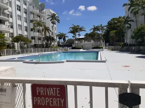 486 NW 165th St Road Miami FL 33169