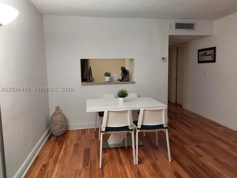 486 NW 165th St Road Miami FL 33169