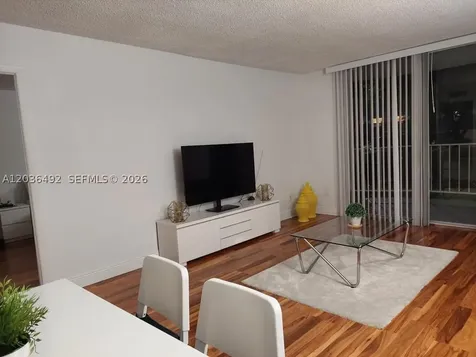 486 NW 165th St Road Miami FL 33169