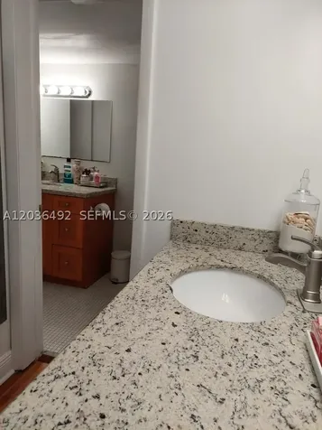 486 NW 165th St Road Miami FL 33169