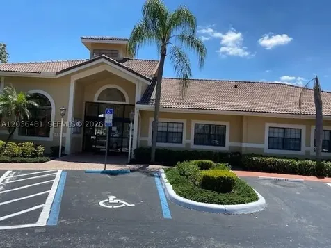 300 W Palm Circle W Pembroke Pines FL 33025