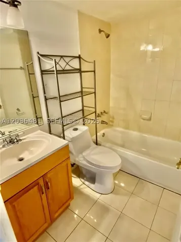 300 W Palm Circle W Pembroke Pines FL 33025
