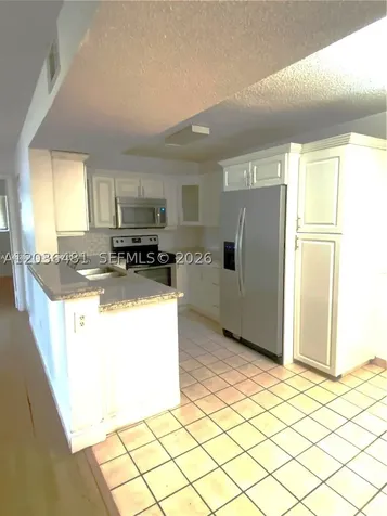 300 W Palm Circle W Pembroke Pines FL 33025