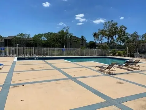 300 W Palm Circle W Pembroke Pines FL 33025