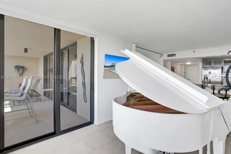2555 Collins Avenue Miami Beach FL 33140