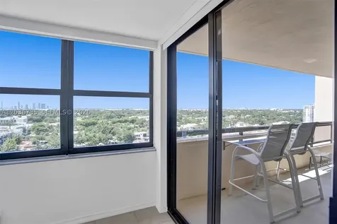 2555 Collins Avenue Miami Beach FL 33140