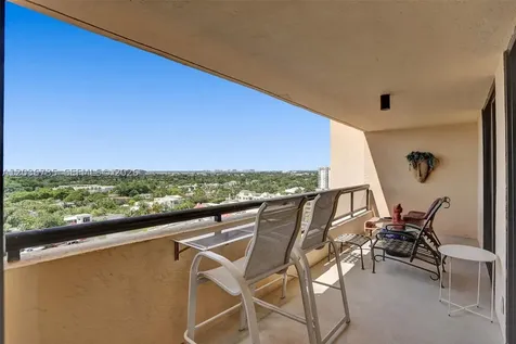 2555 Collins Avenue Miami Beach FL 33140