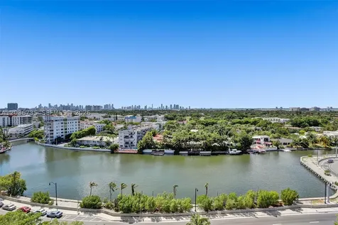 2555 Collins Avenue Miami Beach FL 33140