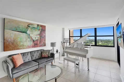 2555 Collins Avenue Miami Beach FL 33140