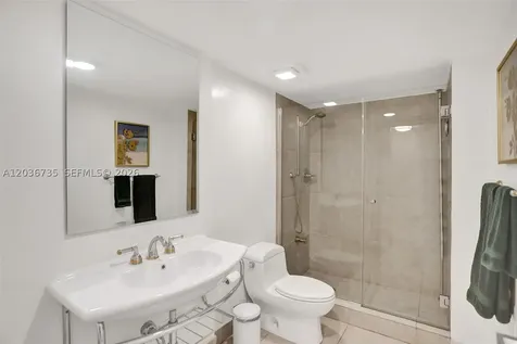 2555 Collins Avenue Miami Beach FL 33140