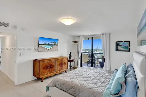 2555 Collins Avenue Miami Beach FL 33140