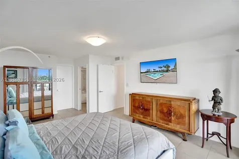 2555 Collins Avenue Miami Beach FL 33140