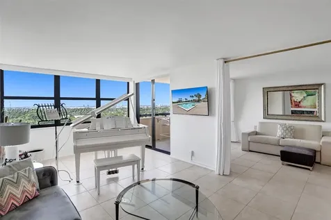 2555 Collins Avenue Miami Beach FL 33140