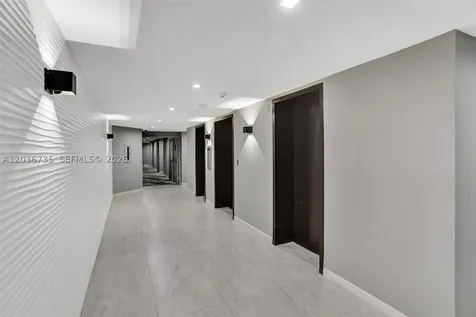 2555 Collins Avenue Miami Beach FL 33140