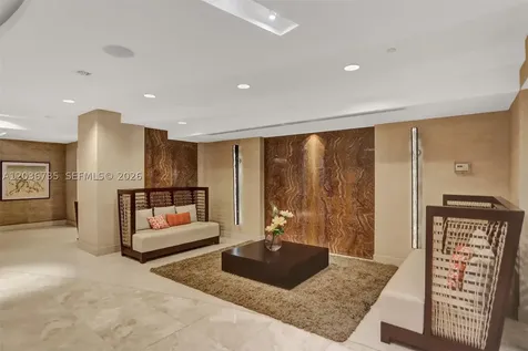 2555 Collins Avenue Miami Beach FL 33140