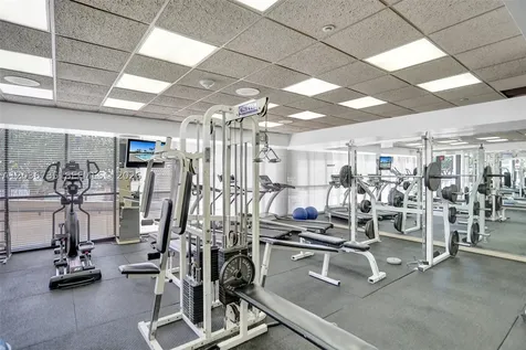 2555 Collins Avenue Miami Beach FL 33140