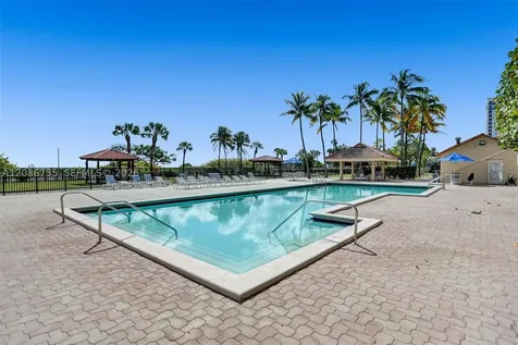 2555 Collins Avenue Miami Beach FL 33140