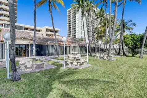 2555 Collins Avenue Miami Beach FL 33140