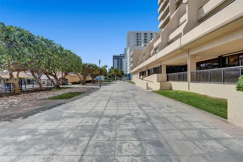 2555 Collins Avenue Miami Beach FL 33140