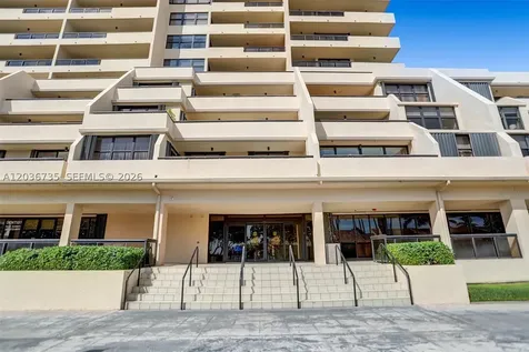 2555 Collins Avenue Miami Beach FL 33140