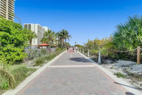 2555 Collins Avenue Miami Beach FL 33140