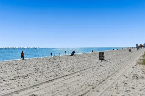 2555 Collins Avenue Miami Beach FL 33140