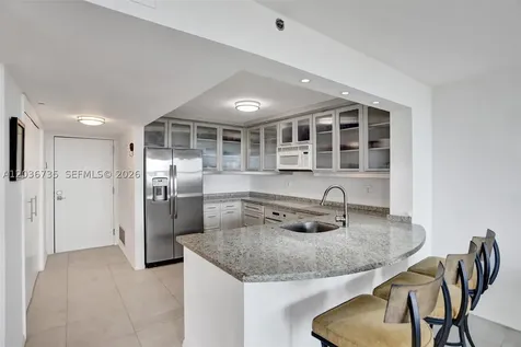 2555 Collins Avenue Miami Beach FL 33140