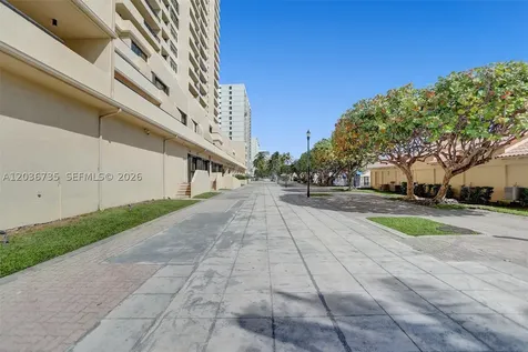 2555 Collins Avenue Miami Beach FL 33140