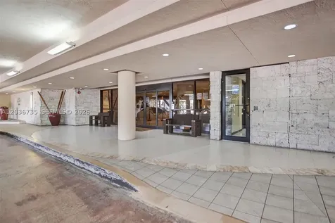 2555 Collins Avenue Miami Beach FL 33140