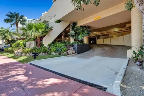 2555 Collins Avenue Miami Beach FL 33140