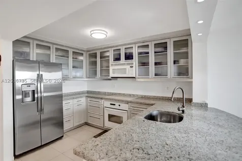 2555 Collins Avenue Miami Beach FL 33140