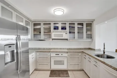 2555 Collins Avenue Miami Beach FL 33140