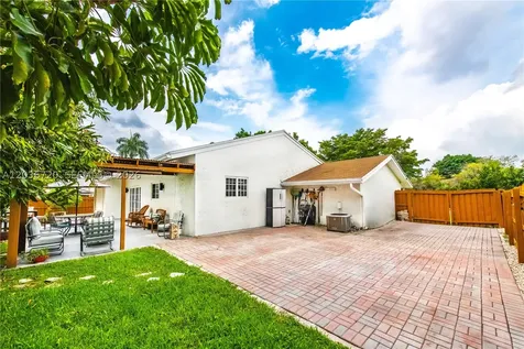 16571 Lake Tree Drive Weston FL 33326