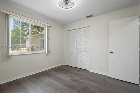 10994 Neptune Drive Cooper City FL 33026
