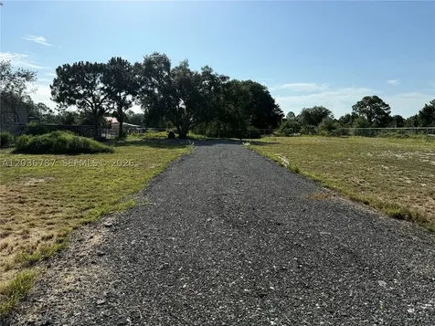 575 S Jinete Street Clewiston FL 33440