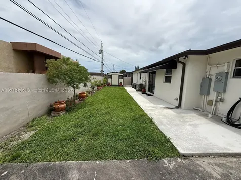 875 W 72nd Place Hialeah FL 33014