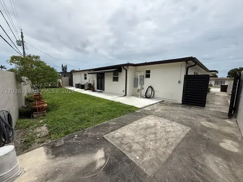 875 W 72nd Place Hialeah FL 33014