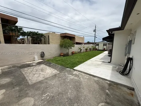 875 W 72nd Place Hialeah FL 33014