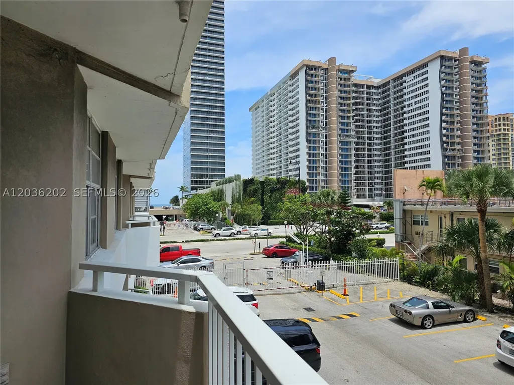 Hallandale Beach FL 33009