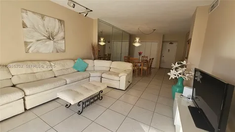 Hallandale Beach FL 33009