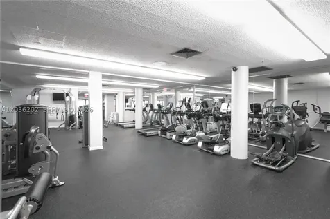 Hallandale Beach FL 33009