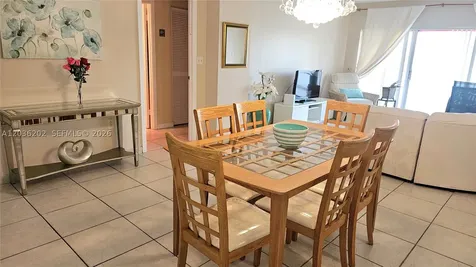 Hallandale Beach FL 33009