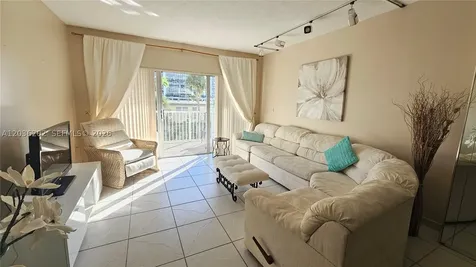 Hallandale Beach FL 33009