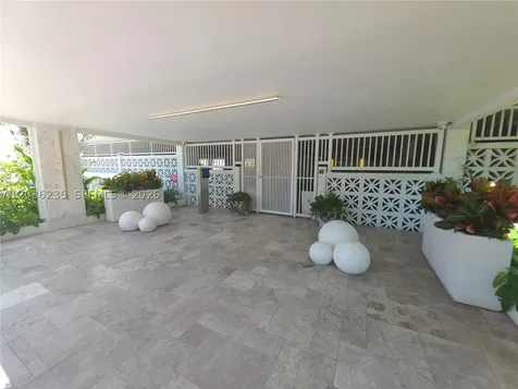 401 Ocean Drive Miami Beach FL 33139